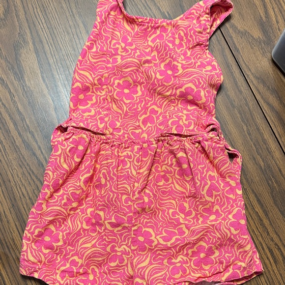 Vince Camuto Other - Vince Camuto GIRLS Pink and Orange Floral Short Romper 4/5